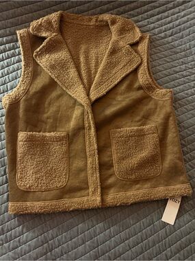 Teddy Sherpa Vest in Camel by Yozy